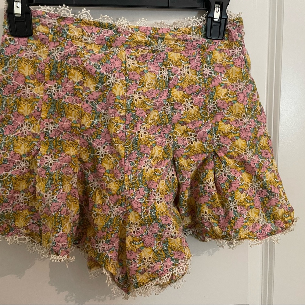 Lulus Floral Lace Trim Women Shorts